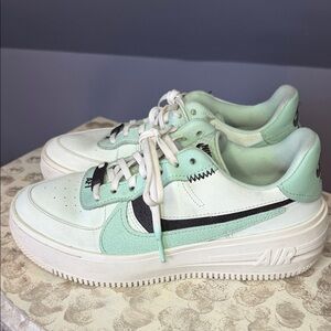 Nike Air Force 1 PLT.AF.ORM